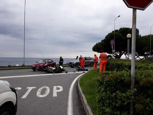 Incidente a Celle Ligure: possibile lesione spinale per il motociclista