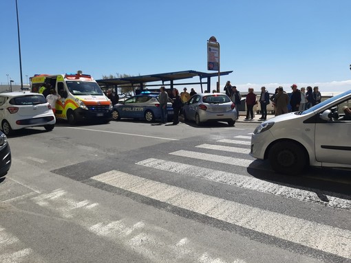 Savona, investimento pedonale in corso Vittorio Veneto: donna in codice rosso al San Paolo (FOTO)