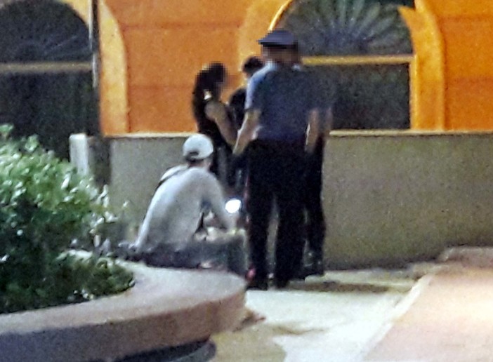 Alassio, lite tra giovani in piazza Paccini: animi placati Alassio, lite tra giovani in piazza Paccini: animi placati