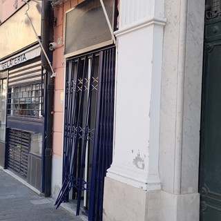 Un nuovo colpo del "ladro del centro", scassinata la saracinesca della gelateria InSisto