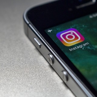 Adesca 15enne su Instagram e la filma per creare video pedopornografici: arrestato cinquantenne Adesca 15enne su Instagram e la filma per creare video pedopornografici: arrestato cinquantenne