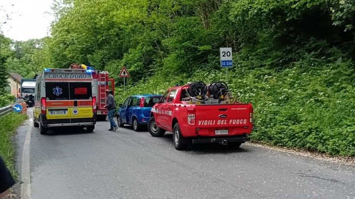 Sassello, scontro frontale sulla Sp334 in località Badani: tre le persone coinvolte su due mezzi