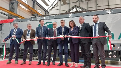 Alstom Vado Ligure, consegnata la prima locomotiva Traxx Universal DC con sistema Ultimo Miglio per aree non elettrificate (FOTO) Alstom Vado Ligure, consegnata la prima locomotiva Traxx Universal DC con sistema Ultimo Miglio per aree non elettrificate (FOTO)
