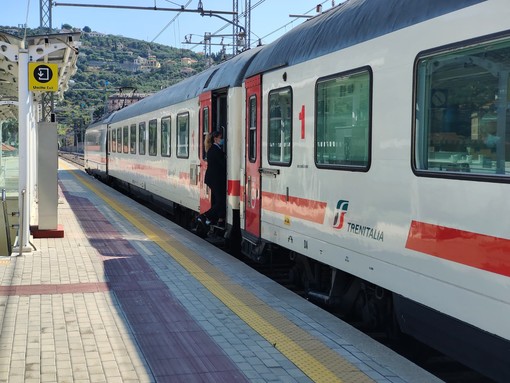 Liguria, potenziati i collegamenti ferroviari: il treno da Milano e Genova prolunga la corsa fino a Ventimiglia