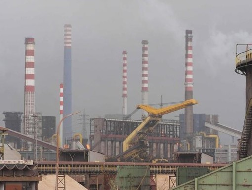 ILVA: dopo la tromba d'aria il salvacondotto di Clini, che pare più Riva dei Riva (filmato tornado)