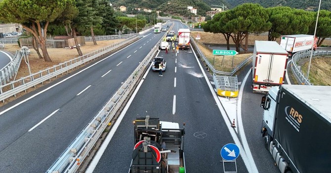Incidente sull'A10 ad Albisola, i due operai feriti non sono in pericolo di vita Incidente sull'A10 ad Albisola, i due operai feriti non sono in pericolo di vita