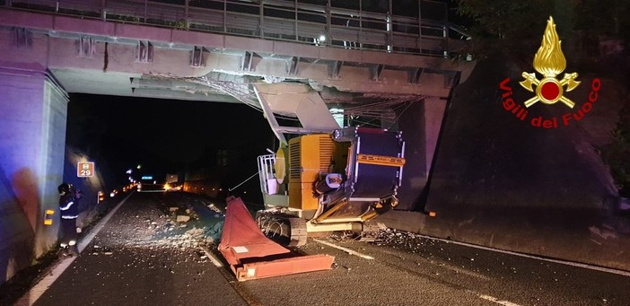 Autostrada A10: riaperto il tratto tra Celle Ligure e Varazze in direzione Genova (FOTO) Autostrada A10: riaperto il tratto tra Celle Ligure e Varazze in direzione Genova (FOTO)