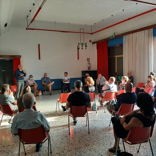 Savona, centro rifiuti a Legino, il candidato Russo incontra i residenti: "Si intraprendano strade alternative" Savona, centro rifiuti a Legino, il candidato Russo incontra i residenti: "Si intraprendano strade alternative"