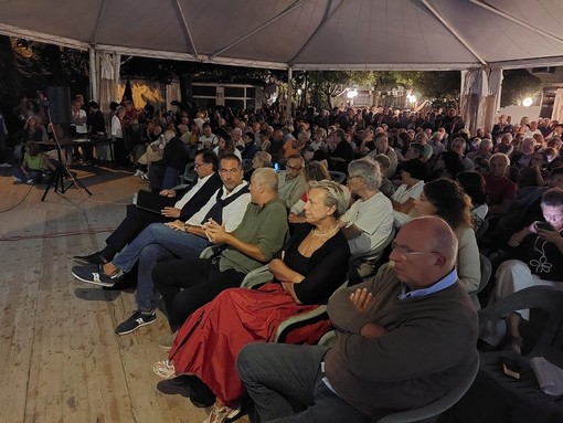 Rigassificatore e Savona, il sindaco Russo prende una posizione: "Manca completamente la gestione del presidente Toti, uno schiaffo al nostro territorio"