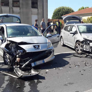 Andora, scontro tra due auto alla foce del Merula: due persone in codice giallo