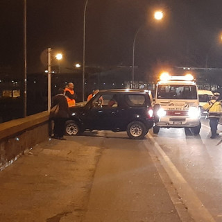 Savona auto perde il controllo sul lungomare Matteotti, rallentamenti al traffico