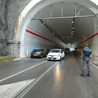 Savona, tamponamento sull'Aurelia in galleria Valloria: disagi al traffico nel pomeriggio Savona, tamponamento sull'Aurelia in galleria Valloria: disagi al traffico nel pomeriggio