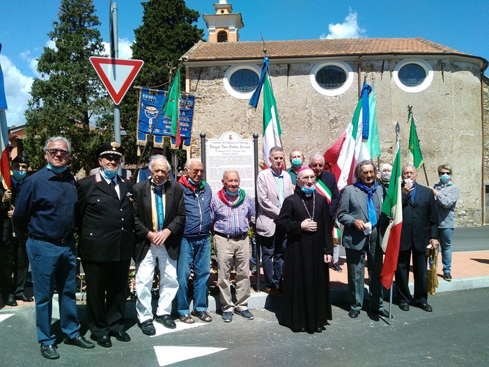 Cerimonia toccante in frazione Bossoleto a Villanova d'Albenga per ricordare don Pietro Enrico (FOTO e VIDEO) Cerimonia toccante in frazione Bossoleto a Villanova d'Albenga per ricordare don Pietro Enrico (FOTO e VIDEO)
