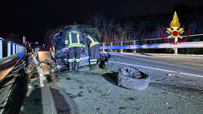 Incidente stradale sulla via Aurelia tra Albenga e Alassio: Vigili del fuoco in azione (FOTO) Incidente stradale sulla via Aurelia tra Albenga e Alassio: Vigili del fuoco in azione (FOTO)