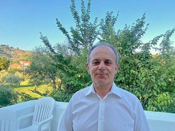 Ipnosi clinica come cura, intervista al dottor Michele Guandalini: "Massima efficacia in tempi brevissimi" (FOTO e VIDEO) Ipnosi clinica come cura, intervista al dottor Michele Guandalini: "Massima efficacia in tempi brevissimi" (FOTO e VIDEO)
