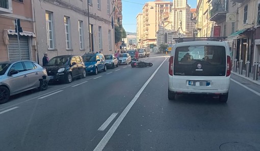 Savona, pedone investito da una moto in via Nizza: soccorsi mobilitati