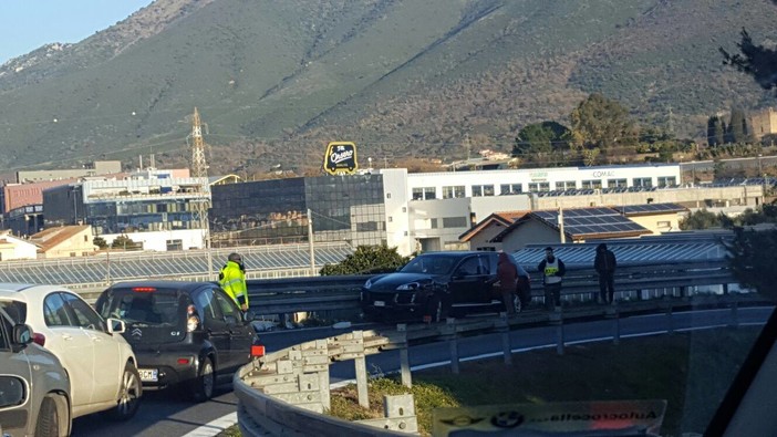 Incidente sulla A10 al casello di Albenga. Code e rallentamenti sul tratto