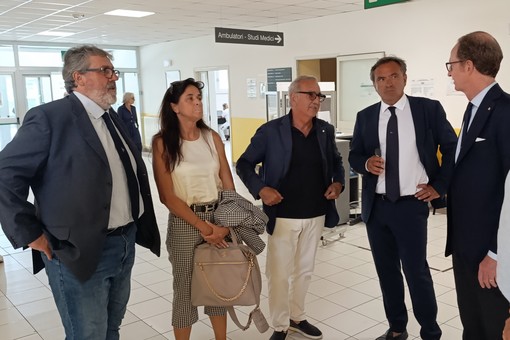 Pietra Ligure, l’assessore Nicolò in visita al Santa Corona. De Vincenzi: “Struttura in piena efficienza, ribadito no al depotenziamento”