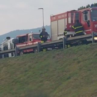 Doppio incidente al casello di Albenga, un furgone capottato e una macchina incidentata