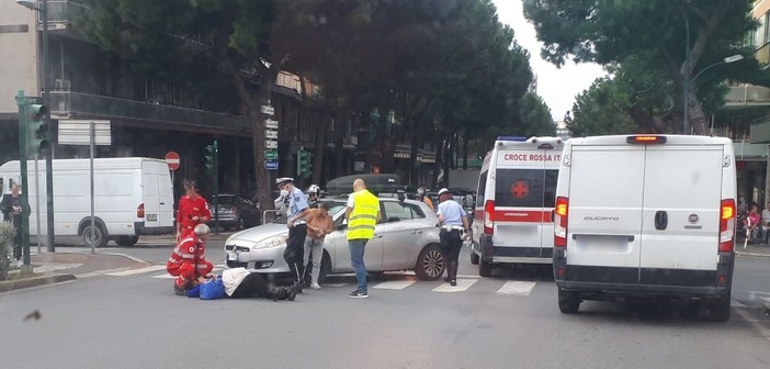Auto investe donna a Savona: codice giallo al San Paolo (FOTO) Auto investe donna a Savona: codice giallo al San Paolo (FOTO)