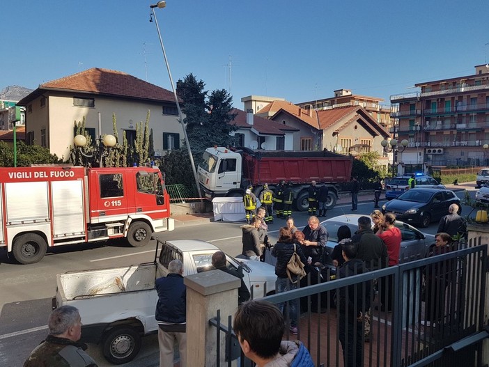 Borghetto, incidente mortale sulla via Aurelia. Le testimonianze dei residenti: "Abbiamo sentito un forte boato"