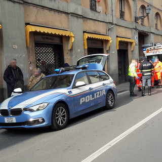 Albenga, donna investita sulle strisce in via Genova: intervento dei sanitari (FOTO)