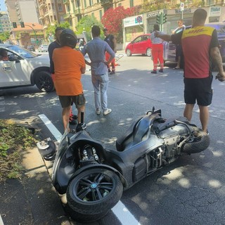 Savona, incidente in corso Mazzini all'incrocio con via Guidobono, scontro tra una moto e una bicicletta Savona, incidente in corso Mazzini all'incrocio con via Guidobono, scontro tra una moto e una bicicletta