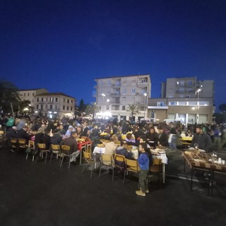 Albenga, successo per Iftar Street: la comunità islamica offre un pasto ai cittadini e rompe il Ramadan