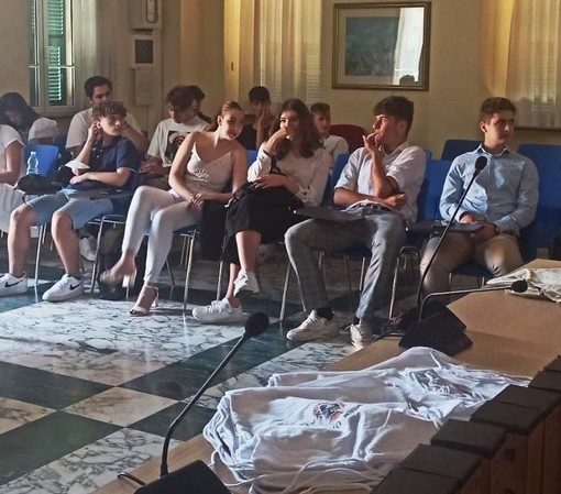 Cartelli stradali per disabili: a Ceriale un progetto-guida con gli studenti del "Ferraris-Pancaldo" Cartelli stradali per disabili: a Ceriale un progetto-guida con gli studenti del "Ferraris-Pancaldo"