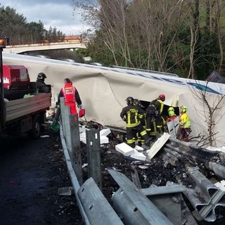 Incidente sulla A10, la procura indaga sulla velocità del mezzo e sulle corsie aperte da Autostrade: mercoledì l'interrogatorio