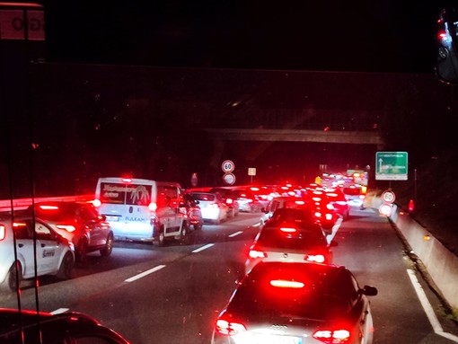 Tamponamento tra auto in A10 ad Albenga: traffico in tilt