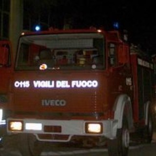 Savona: incendio di cassonetto, arrivano i vigili del fuoco