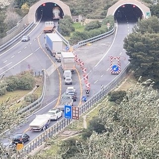 Grave incidente sulla A10 tra Imperia e San Bartolomeo al Mare: cinque feriti e traffico semi paralizzato (FOTO)