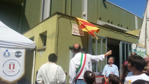 Finale Ligure, intitolato il Palasport alla memoria di Alessia Berruti: raccolti 12.500 euro per il Gaslini