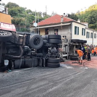 Passaggio camion sulla Sp29 del Cadibona. Sindaco Isetta: "Ad oggi non è stato fatto nulla, situazione si è aggravata con problemi per la sicurezza"