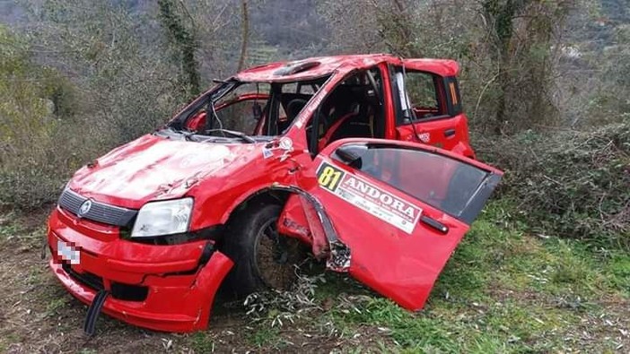 Auto si cappotta al "Ronde Val Merula": due codici gialli al Santa Corona (FOTO)