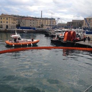 Savona, sversamento di idrocarburi alla Torretta: intervento della Capitaneria