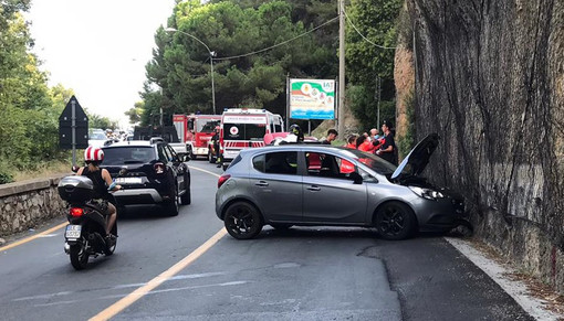 Frontale tra due autovetture sul Capo di Santo Spirito: otto feriti fortunatamente lievi Frontale tra due autovetture sul Capo di Santo Spirito: otto feriti fortunatamente lievi