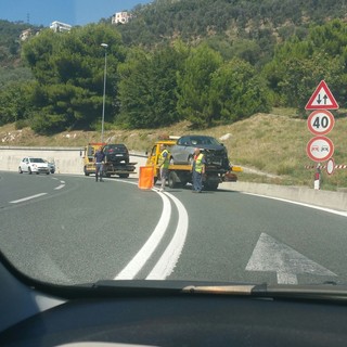 Pietra Ligure, scontro frontale tra due vetture all'uscita del casello