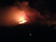 Prosegue l'opera di spegnimento del maxi incendio di Orco Feglino: evacuate due case (FOTO e VIDEO)