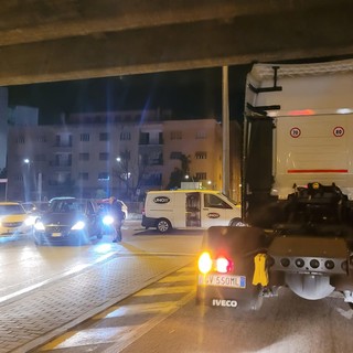 Savona, scontro tra un furgone e un'auto: code sul tratto