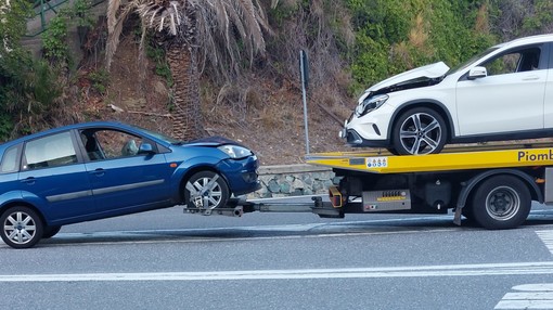 A10, incidente tra Savona e Celle: due feriti, traffico in tilt A10, incidente tra Savona e Celle: due feriti, traffico in tilt