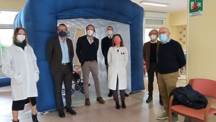 Inaugurata la struttura gonfiabile "degli abbracci" al "Trincheri" di Albenga (FOTO e VIDEO)
