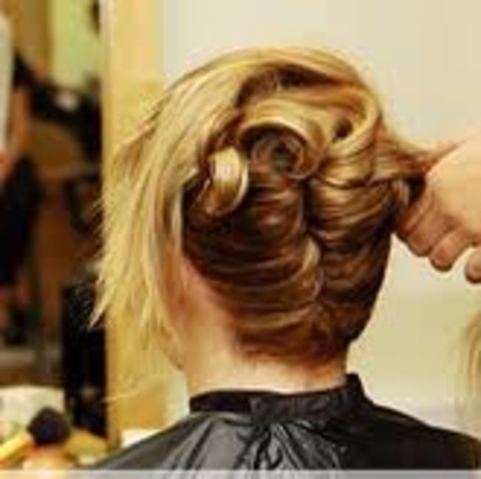 Savona: sfilata degli allievi del Gruppo Accademico Acconciatori Internazionali