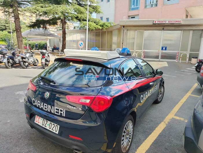 Savona, caos al pronto soccorso del San Paolo: aggredisce un’infermiera e minaccia il personale, arrestato Savona, caos al pronto soccorso del San Paolo: aggredisce un’infermiera e minaccia il personale, arrestato