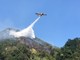 Ardono i boschi alle spalle di Varazze in località Campomarzio: vigili del fuoco e protezione civile sul posto (FOTO e VIDEO)