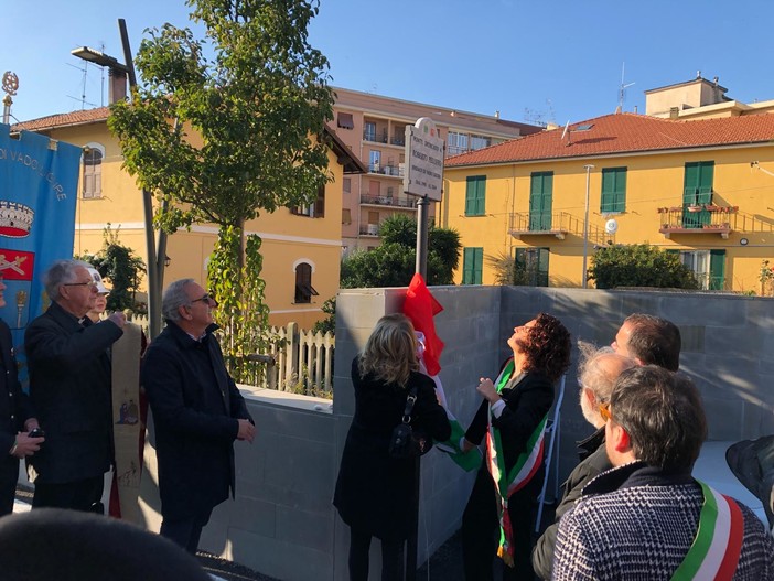Vado Ligure, intitolato il nuovo ponte sul torrente Segno all'ex sindaco Roberto Peluffo (FOTO e VIDEO)