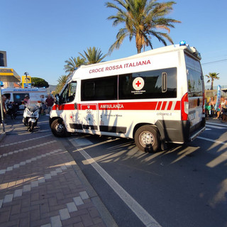 Scooter supera un'auto ferma alle strisce: travolti alcuni giovani pedoni sull'Aurelia tra Pietra e Loano Scooter supera un'auto ferma alle strisce: travolti alcuni giovani pedoni sull'Aurelia tra Pietra e Loano