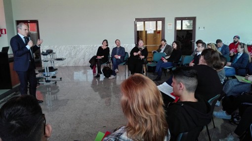 Albenga, ieri un incontro su 'come supportare al meglio l'iniziativa locale dei giovani' Albenga, ieri un incontro su 'come supportare al meglio l'iniziativa locale dei giovani'