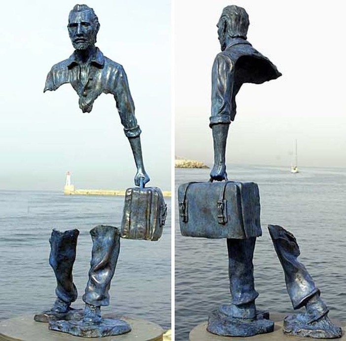 “Voyageurs” di Bruno Catalano, nel porto di Marsiglia “Voyageurs” di Bruno Catalano, nel porto di Marsiglia